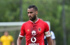 لاعب النادي الأهلي السابق حسام عاشور