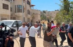 جيش الإحتلال يطلق النار علي وفد دولي بجنين