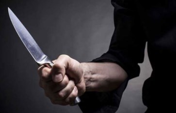 طعنات الزوج تنهي حياة زوجته