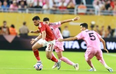 الأهلي يواجه بالميراس