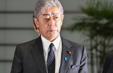 وزير الخارجية الياباني "تاكيشي إيوايا"