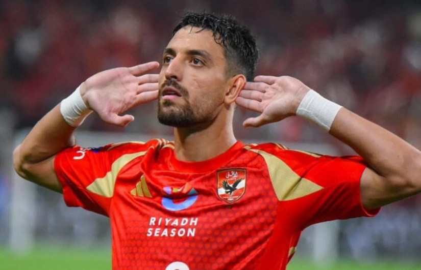 طاهر محمد طاهر لاعب النادي الأهلي طاهر محمد طاهر لاعب النادي الأهلي
