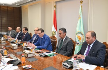  وزير الري والزراعة والتموين