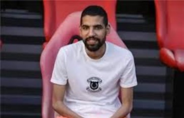 مؤمن زكريا لاعب الاهلي السابق 