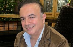 الدكتور أحمد يونس