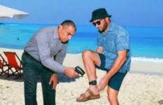 إدارة قرية مراسي تفرض على الزوار ارتداء سوار كاحل مكهرِب