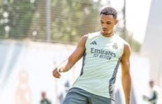 ترينت أرنولد مدافع ريال مدريد 