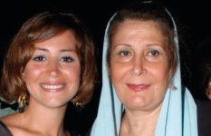 الفنانة زيزي مصطفى والفنانة منة شلبي 
