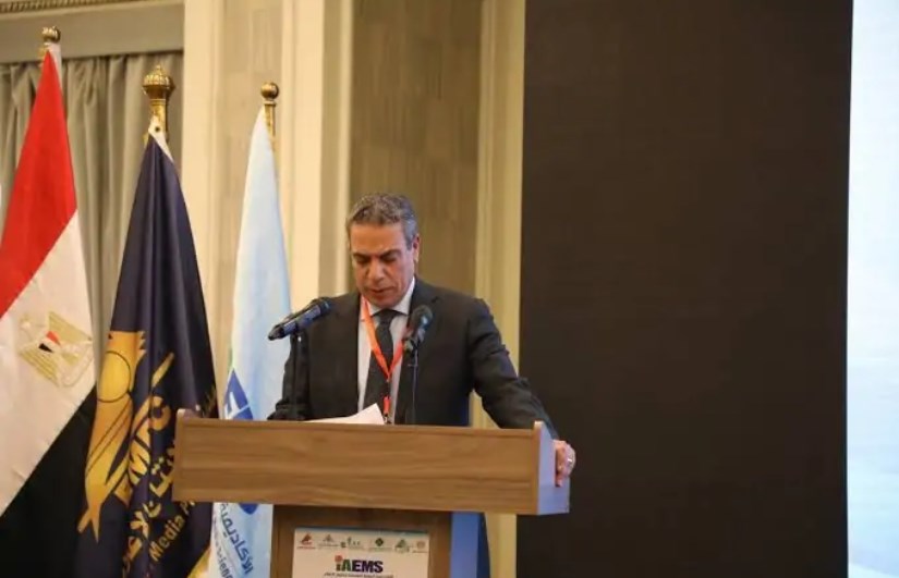 الدكتور عادل عبدالغفار الدكتور عادل عبدالغفار