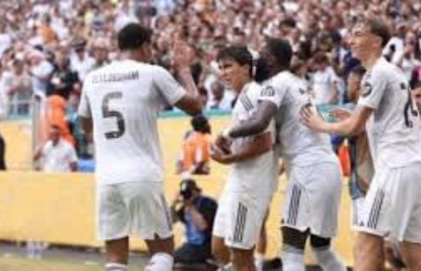 فريق ريال مدريد الأسباني فريق ريال مدريد الأسباني