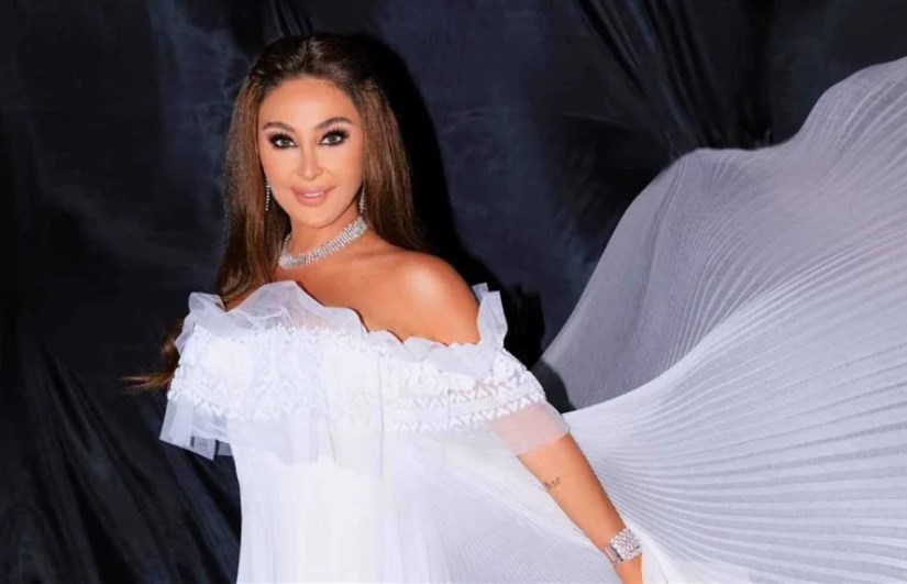 الفنانة إليسا الفنانة إليسا