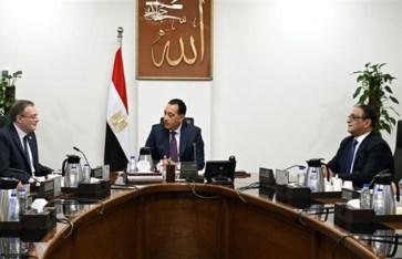 مدبولي يتابع تطوير الإدارة الحكومية ورفع جودة الخدمات