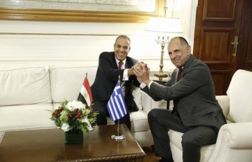بدر عبد العاطى ووزير اليونان