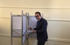 وزير الصحة يُدلي بصوته في انتخابات الشيوخ 2025